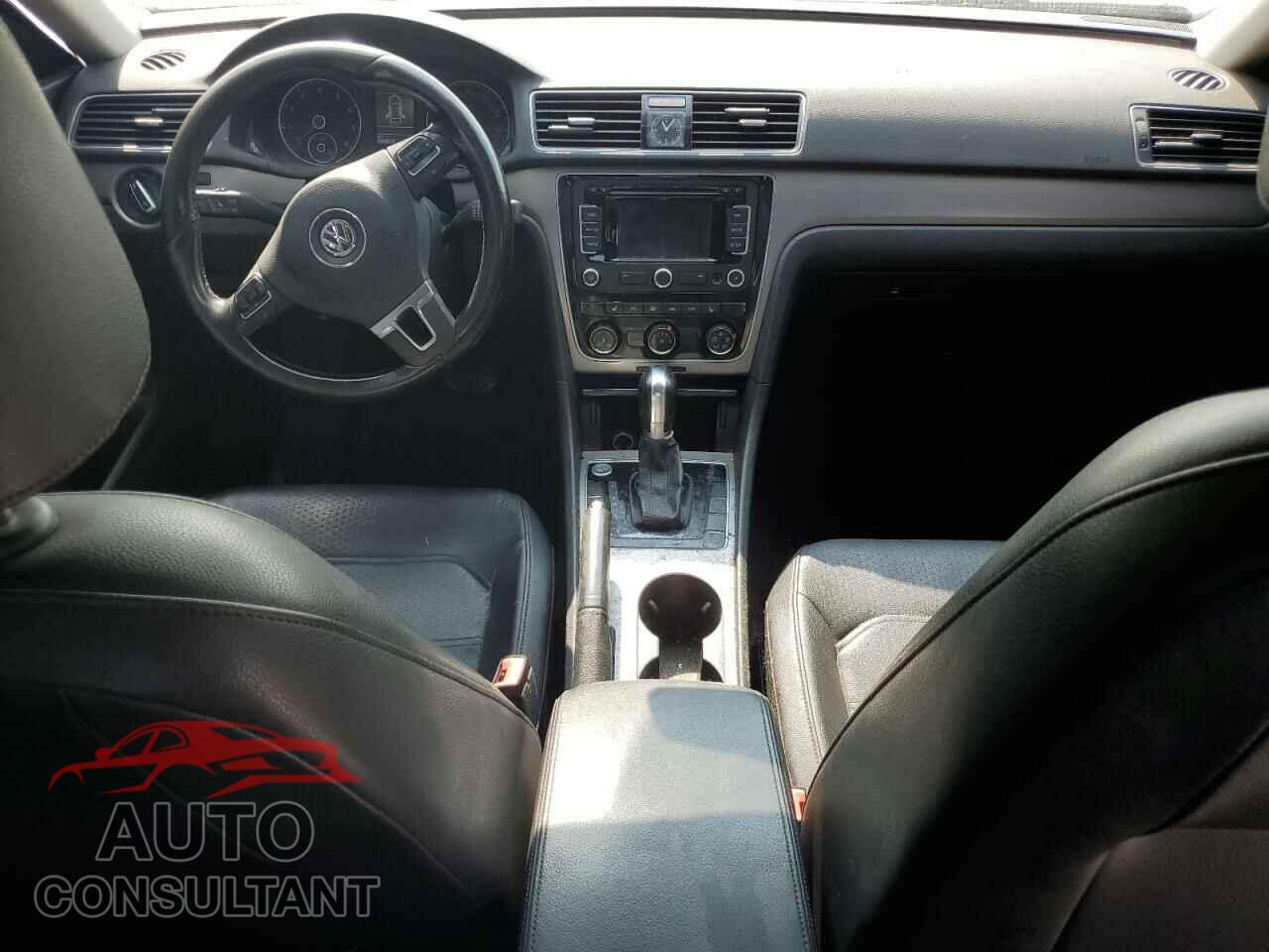 VOLKSWAGEN PASSAT 2014 - 1VWBT7A37EC111682