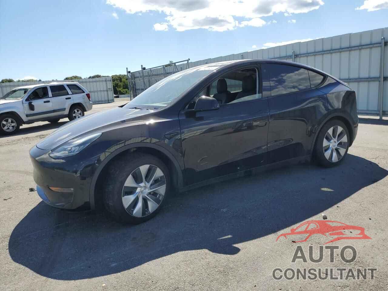 TESLA MODEL Y 2021 - 5YJYGAEE8MF146100