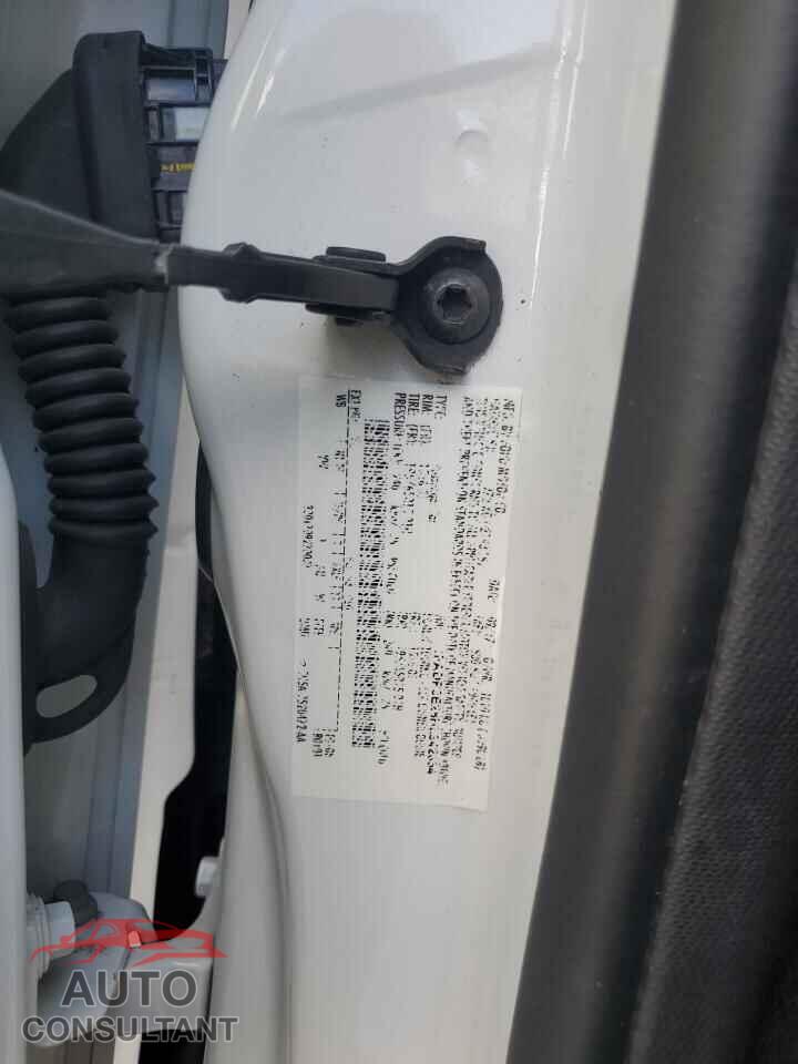 FORD FOCUS 2017 - 1FADP3E28HL342854