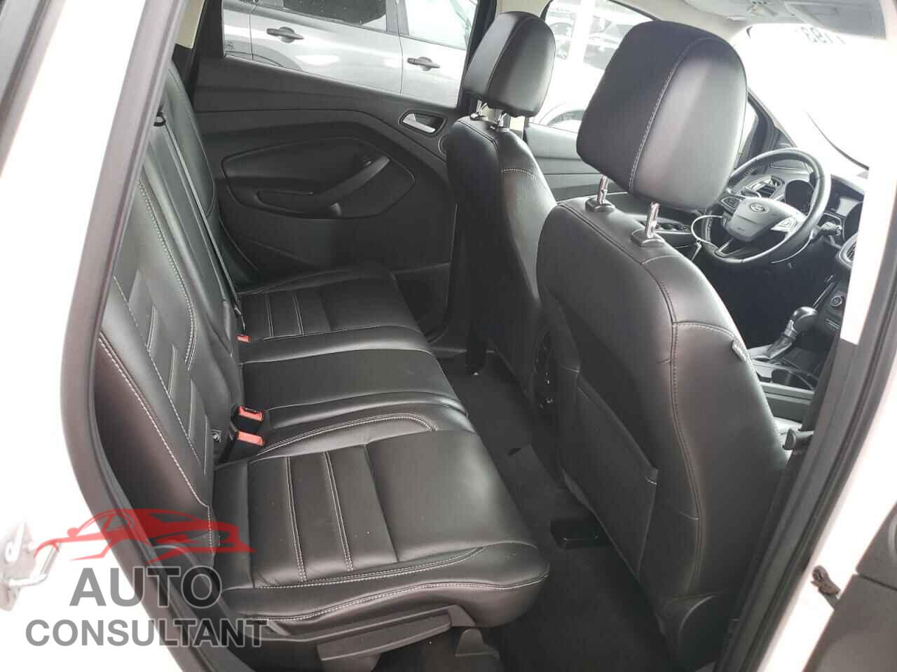 FORD ESCAPE 2017 - 1FMCU0J90HUD34673