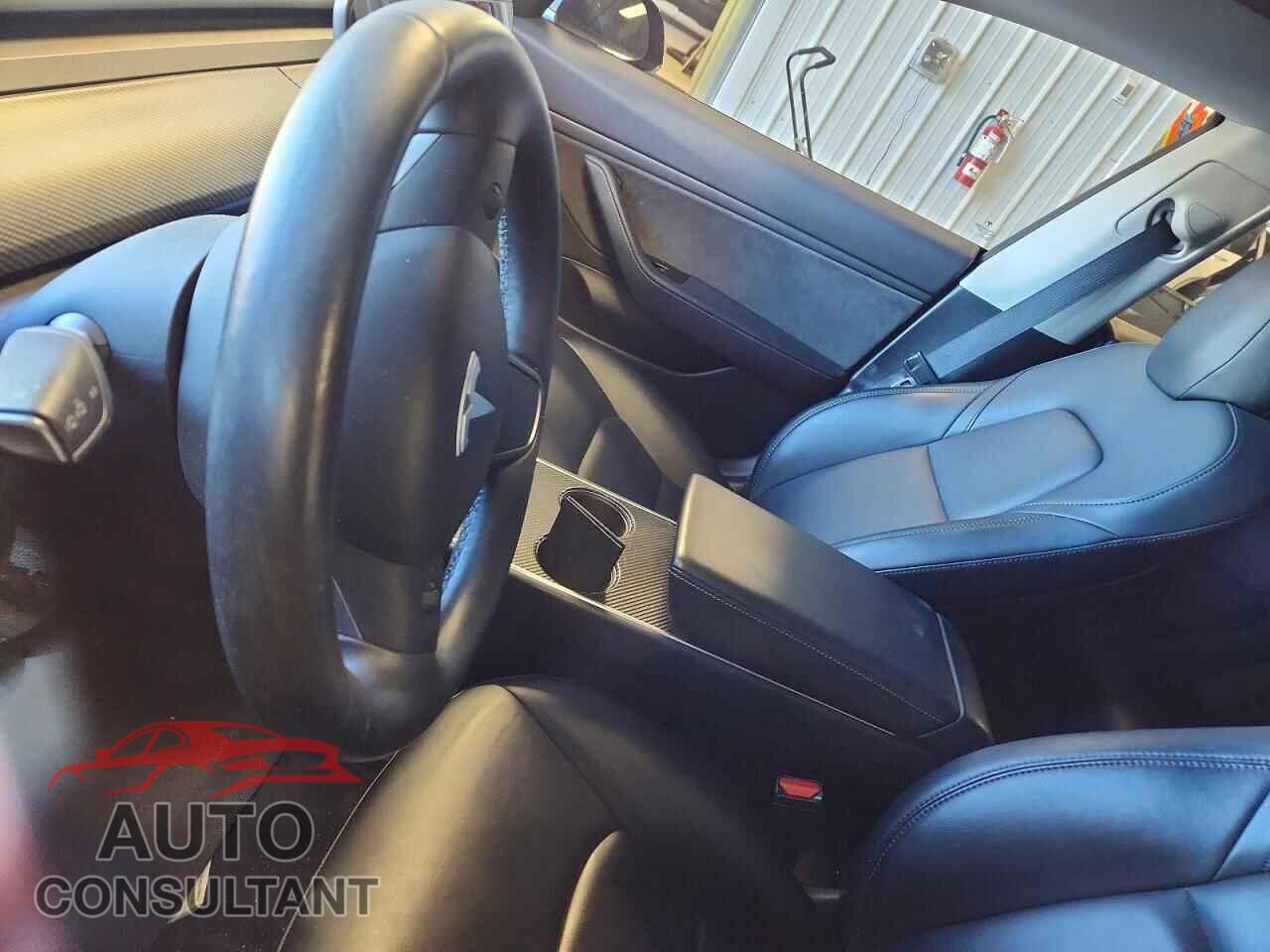 TESLA MODEL 3 2019 - 5YJ3E1EB6KF413611