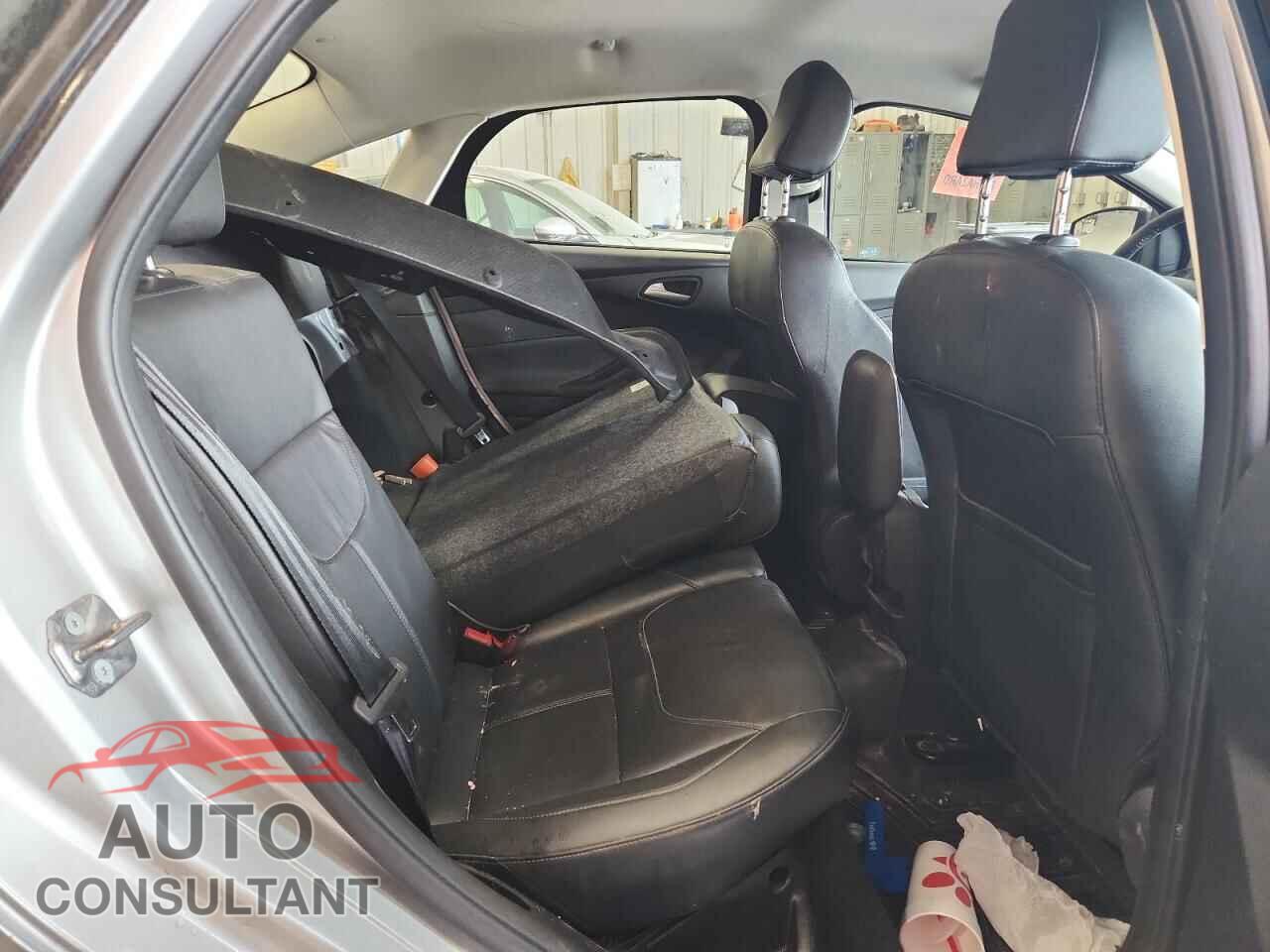 FORD FOCUS 2015 - 1FADP3F2XFL287657