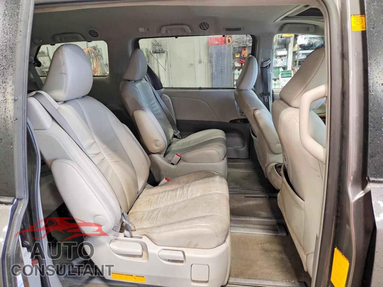 TOYOTA SIENNA 2011 - 5TDDK3DC6BS022957