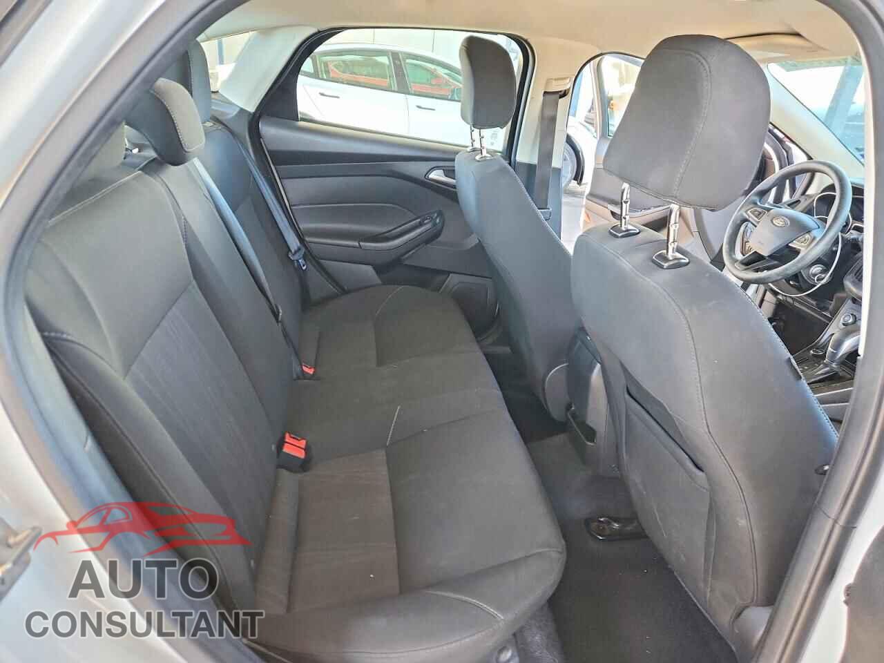 FORD FOCUS 2017 - 1FADP3F23HL340718