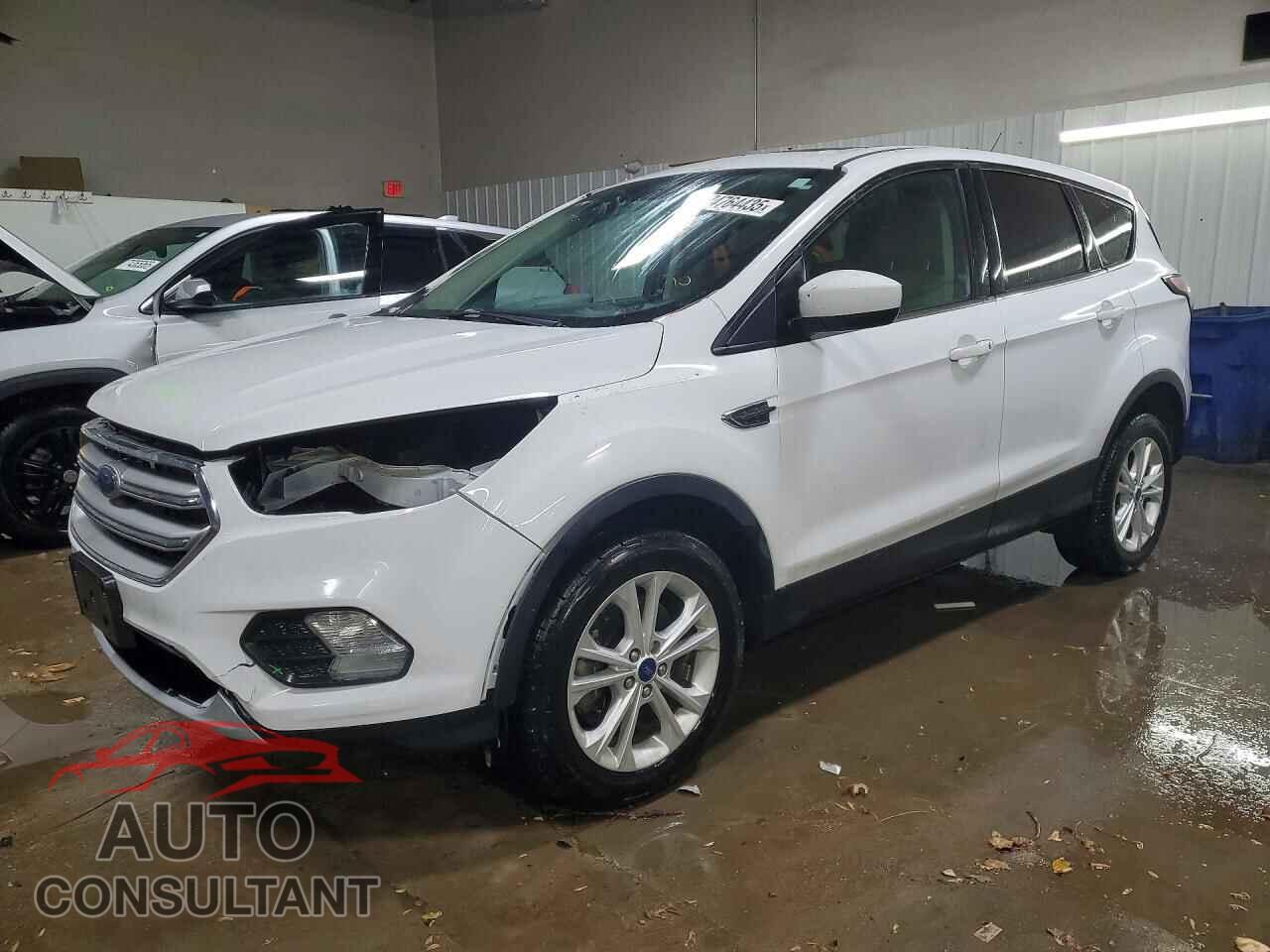 FORD ESCAPE 2017 - 1FMCU9GD5HUC32088
