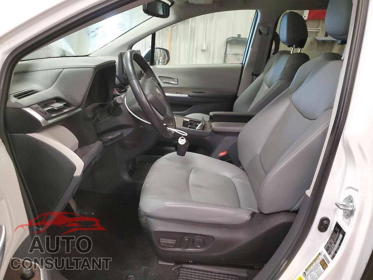TOYOTA SIENNA 2023 - 5TDYSKFC2PS077633