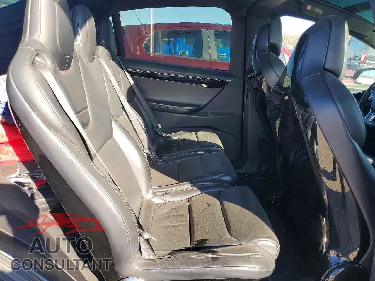 TESLA MODEL X 2016 - 5YJXCAE27GF016861