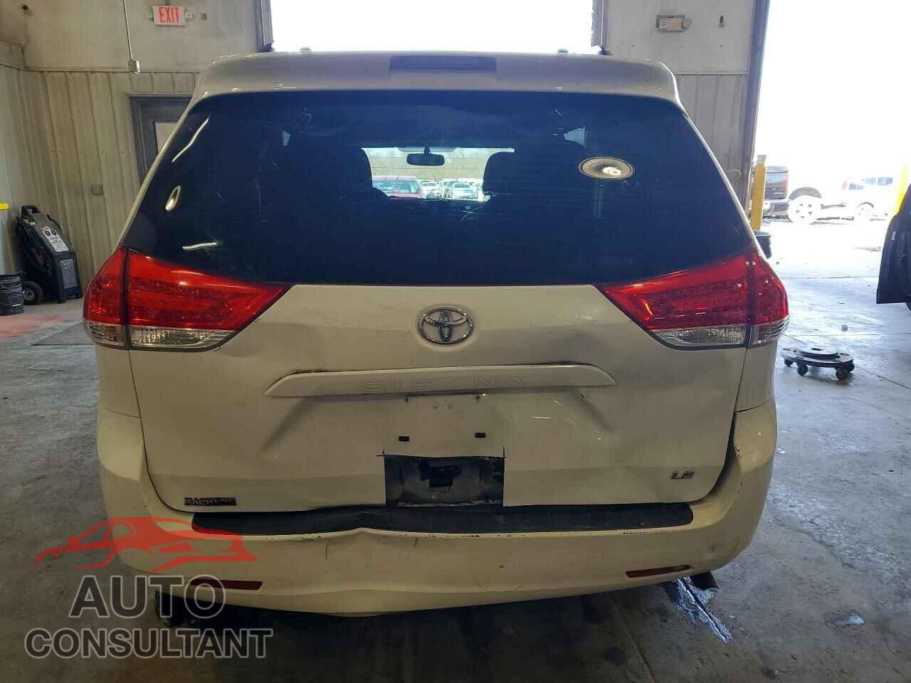 TOYOTA SIENNA 2011 - 5TDKK3DC9BS170933