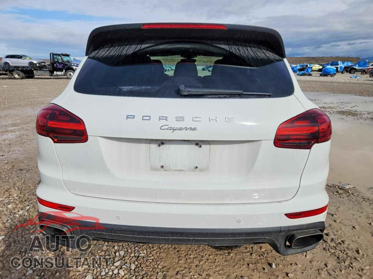 PORSCHE CAYENNE 2016 - WP1AA2A22GLA01090
