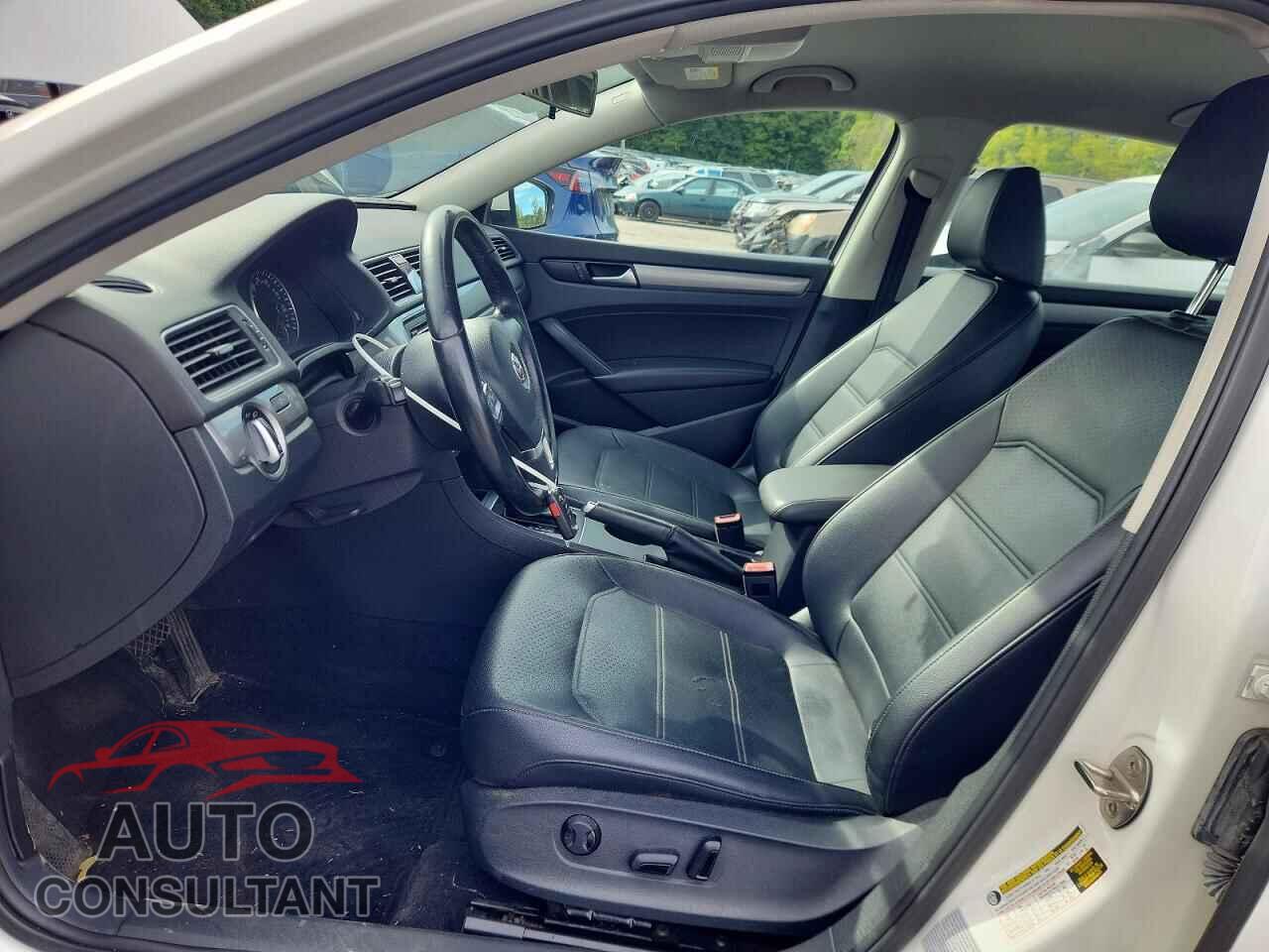 VOLKSWAGEN PASSAT 2015 - 1VWAT7A38FC088684