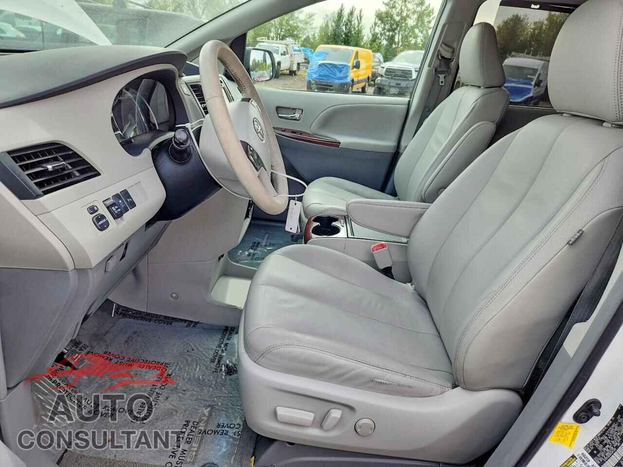 TOYOTA SIENNA 2013 - 5TDYK3DC8DS291269