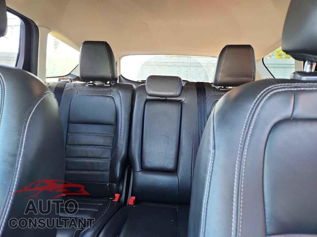 FORD ESCAPE 2017 - 1FMCU9JD4HUB34128