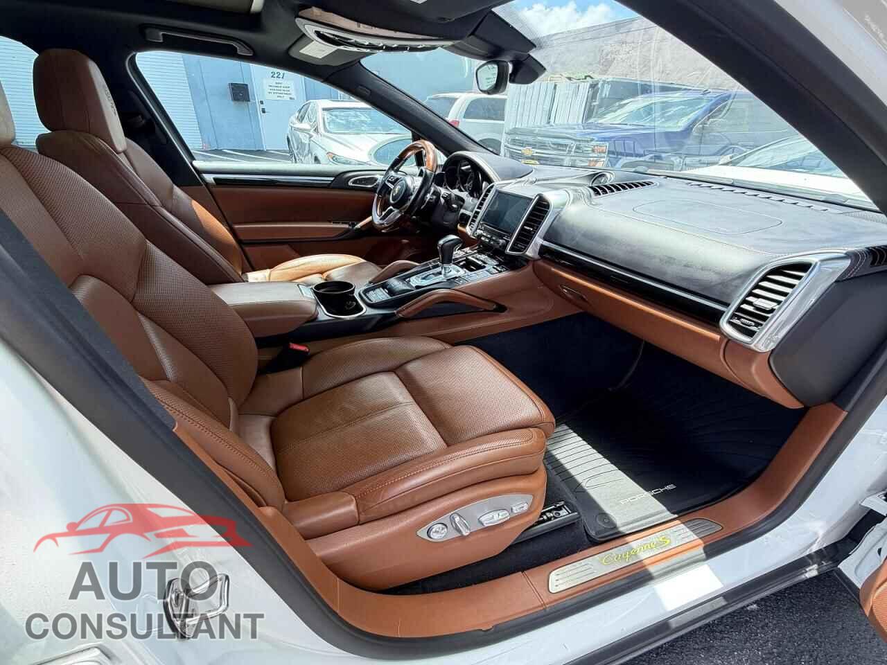 PORSCHE CAYENNE 2017 - WP1AE2A26HLA70970