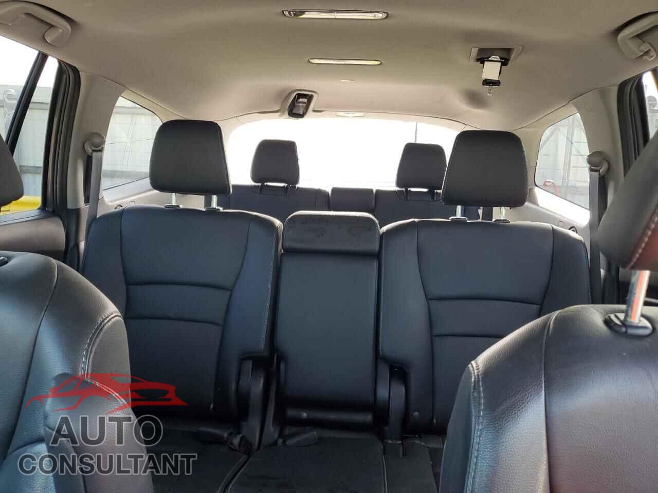HONDA PILOT 2018 - 5FNYF5H58JB010888