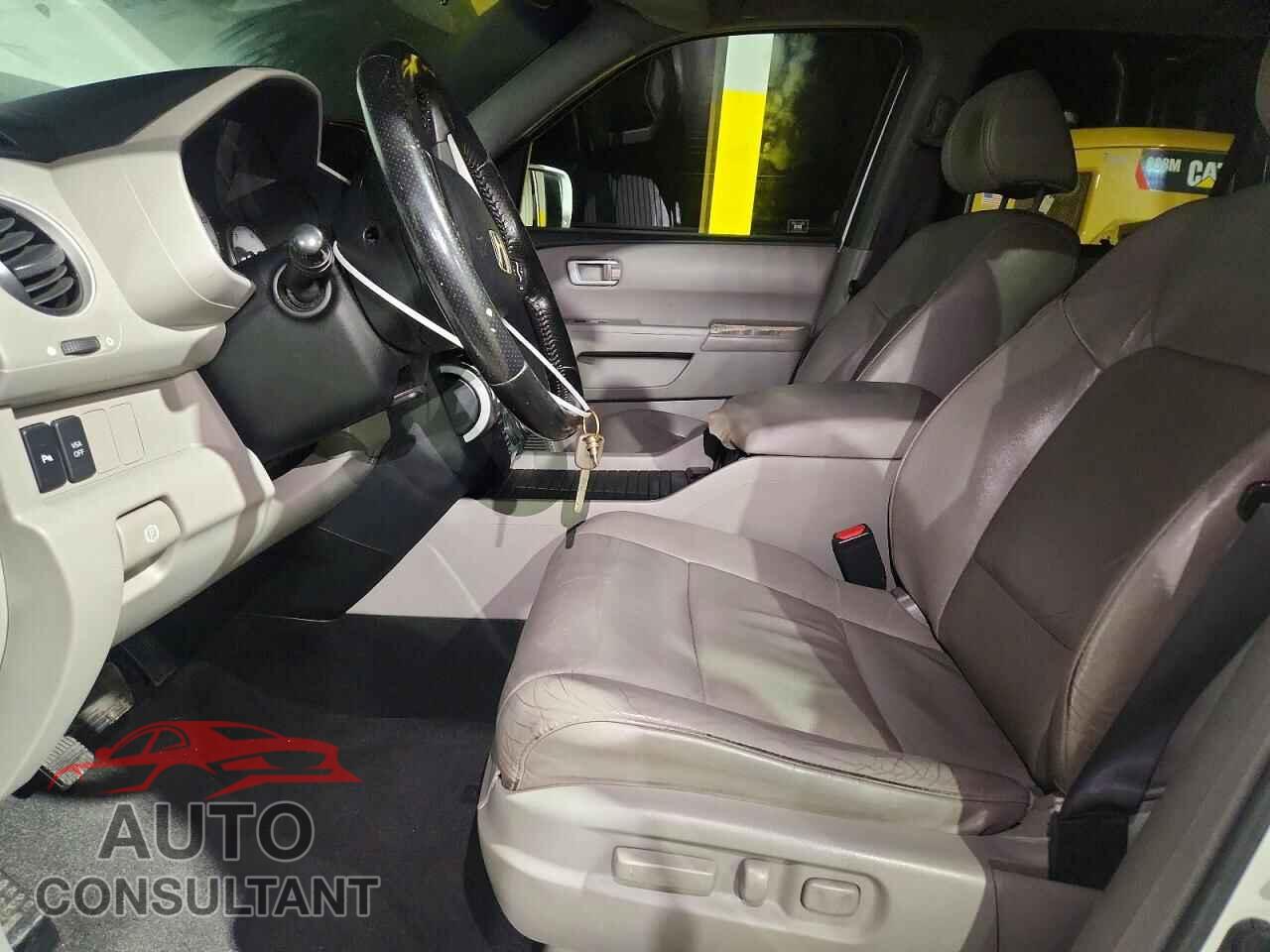 HONDA PILOT 2010 - 5FNYF4H93AB010262