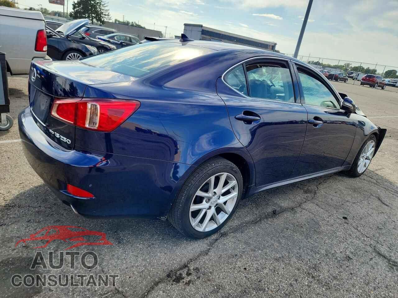 LEXUS IS 2011 - JTHCF5C28B5050879