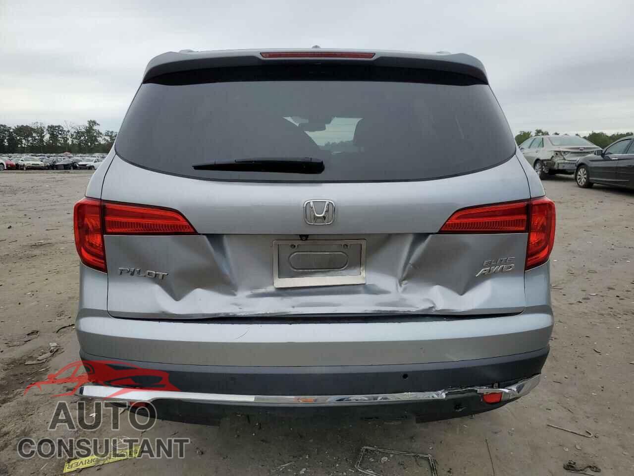 HONDA PILOT 2017 - 5FNYF6H08HB038579