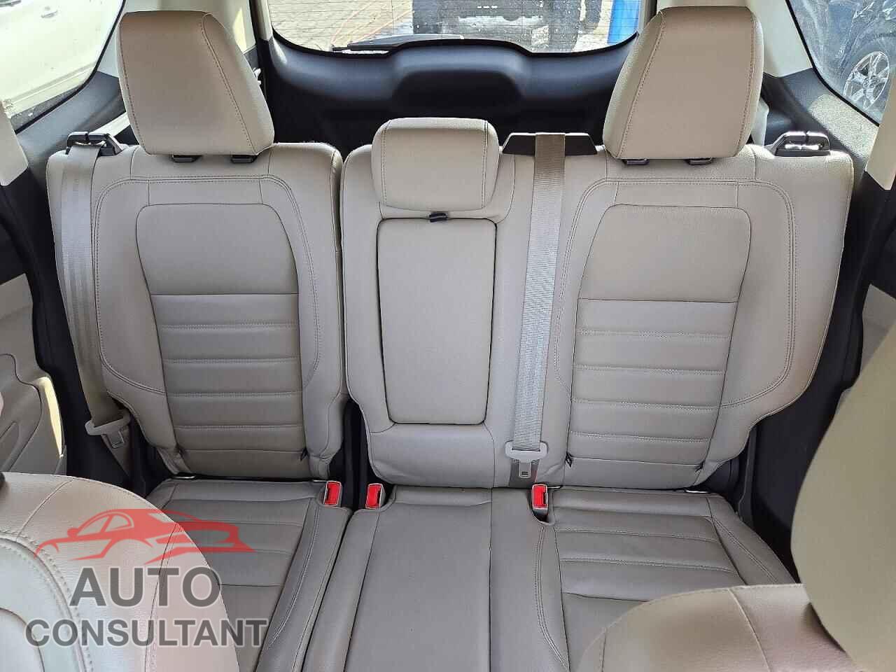 FORD ESCAPE 2017 - 1FMCU0JD8HUB19563