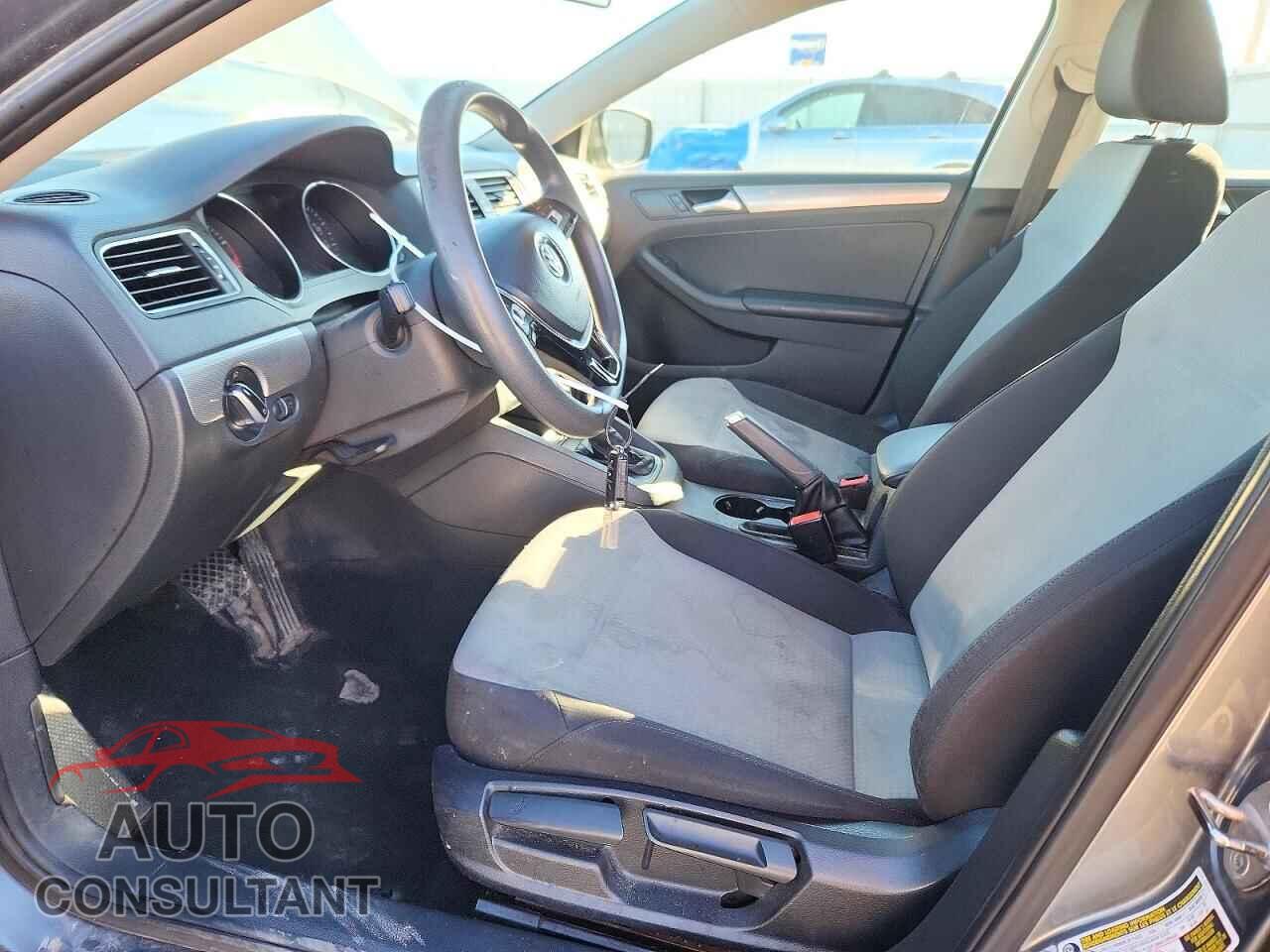 VOLKSWAGEN JETTA 2017 - 3VW2B7AJ7HM253020