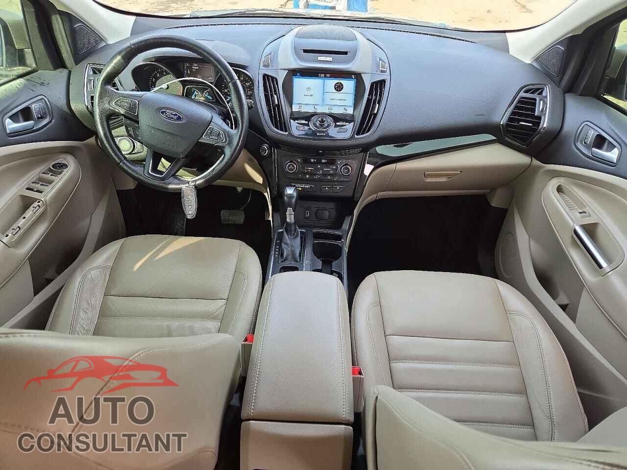 FORD ESCAPE 2017 - 1FMCU0JD8HUB19563