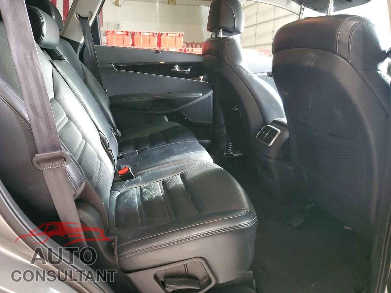 KIA SORENTO 2017 - 5XYPHDA52HG301206