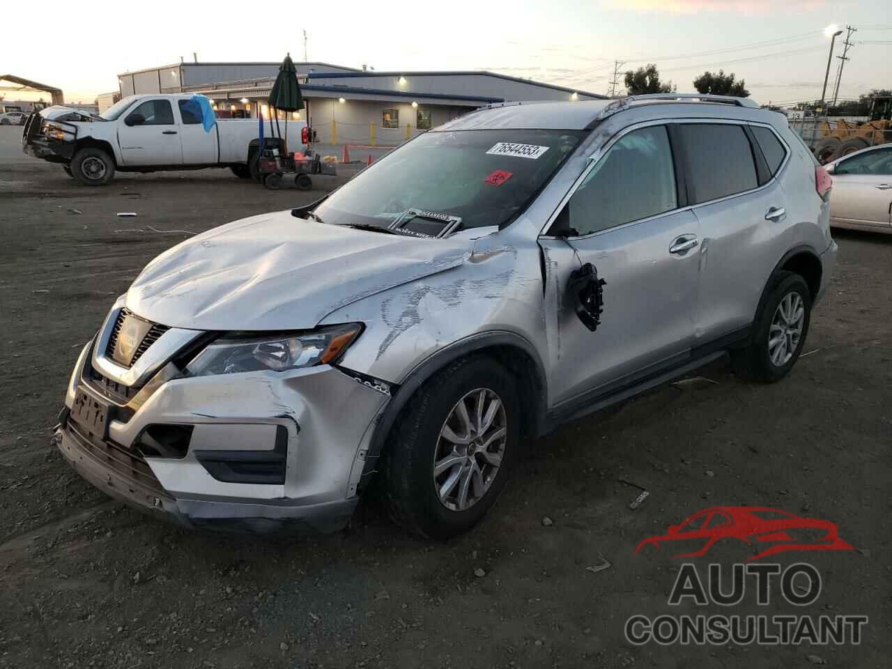 NISSAN ROGUE 2017 - KNMAT2MT5HP586936