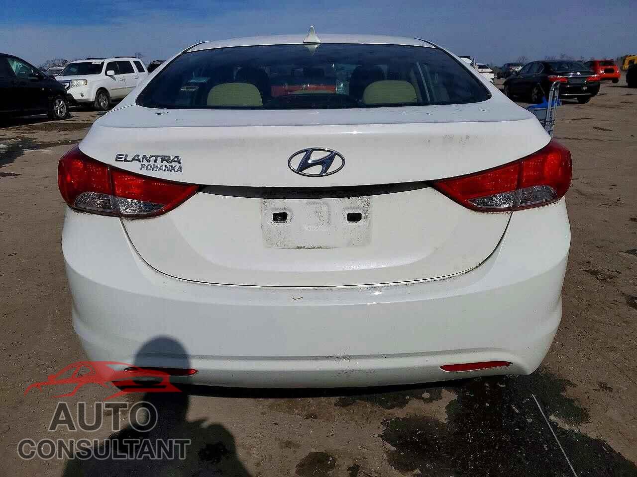 HYUNDAI ELANTRA 2014 - 5NPDH4AE7DH408757