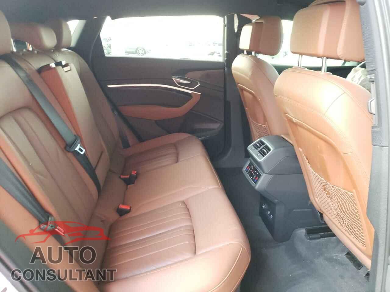 AUDI E-TRON 2021 - WA1LAAGE4MB041172
