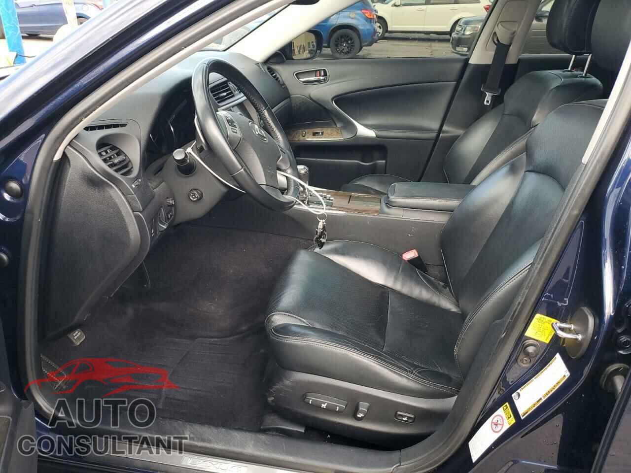 LEXUS IS 2011 - JTHCF5C23B5052412