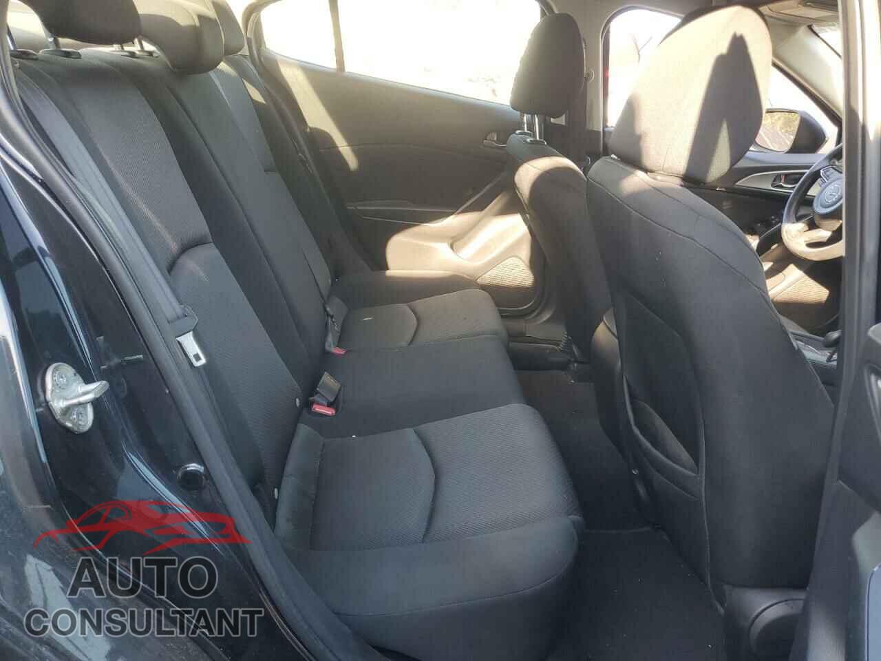 MAZDA 3 2018 - 3MZBN1U76JM165053