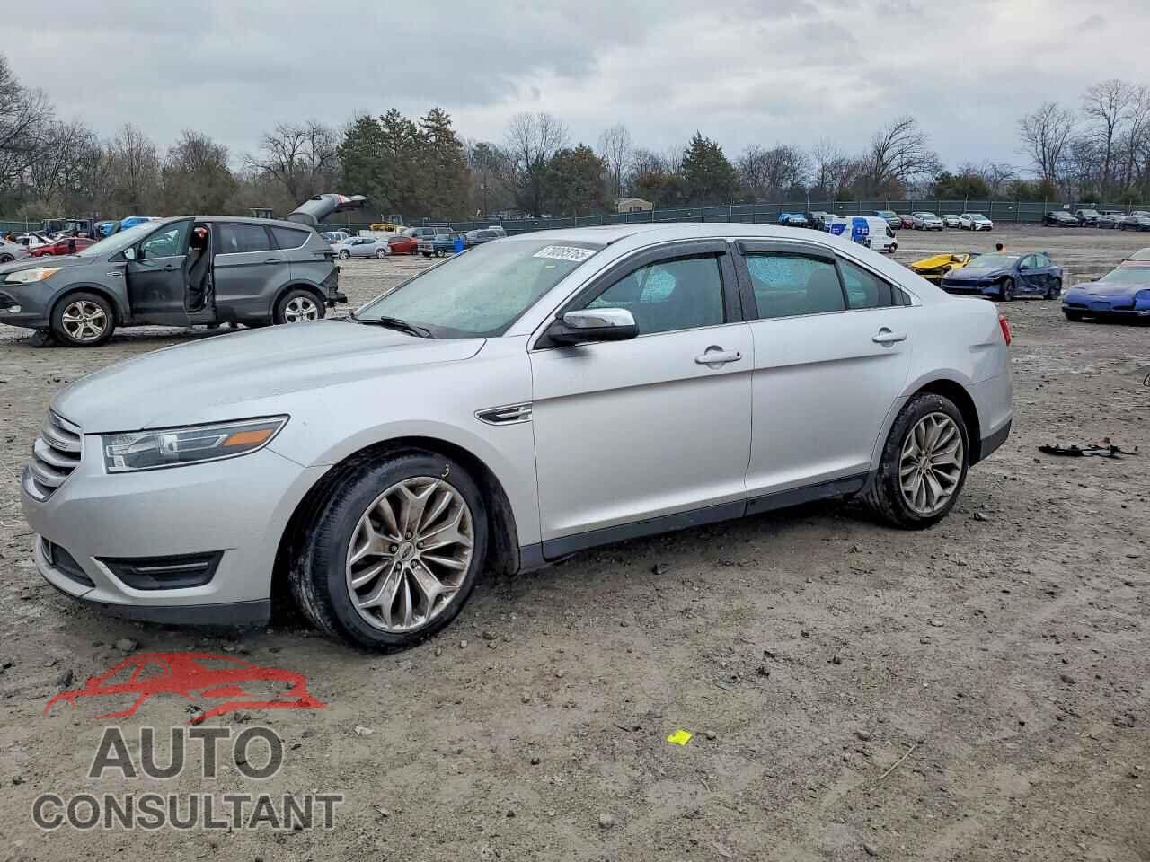 FORD TAURUS 2018 - 1FAHP2F88JG118013