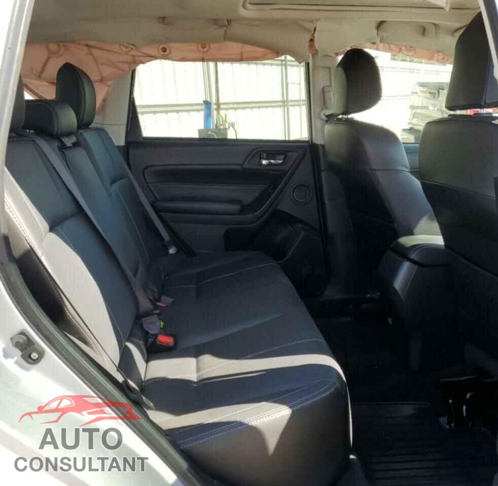 SUBARU FORESTER 2017 - JF2SJAWC4HH554203