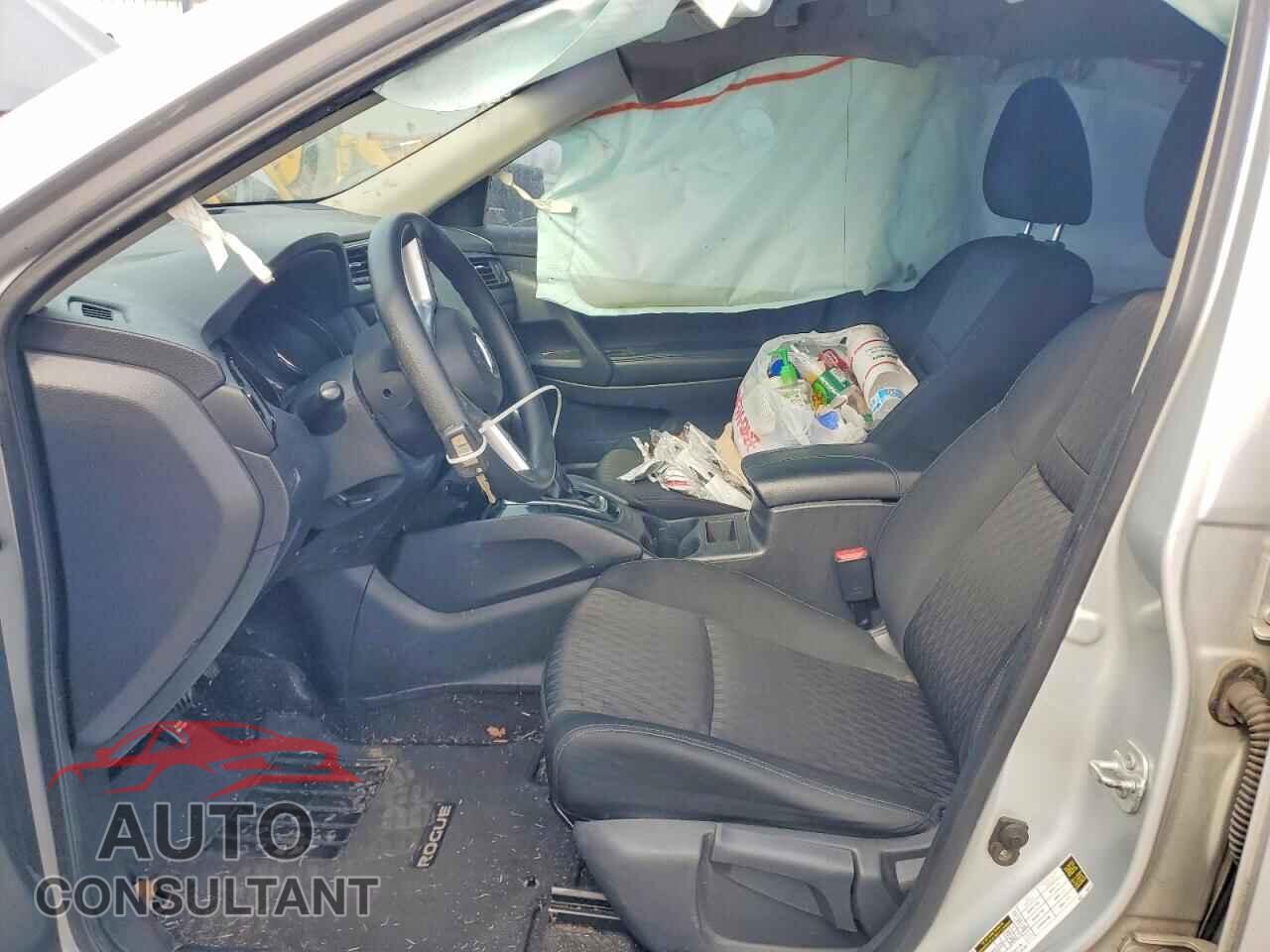 NISSAN ROGUE 2017 - KNMAT2MT4HP566340