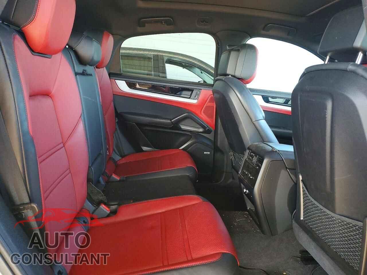 PORSCHE CAYENNE 2024 - WP1BA2AY8RDA51238