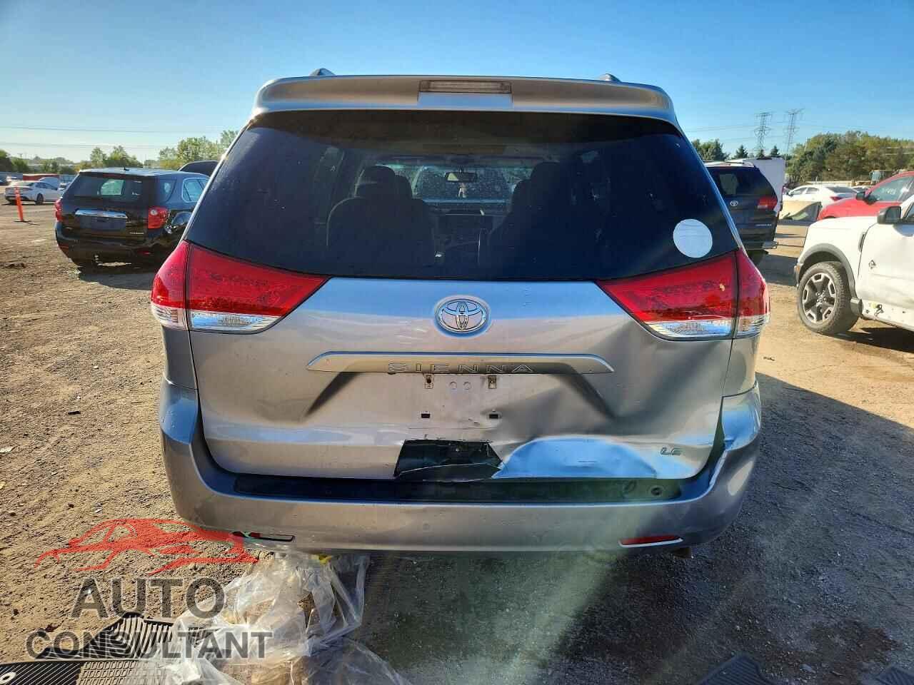 TOYOTA SIENNA 2013 - 5TDKK3DC8DS291889