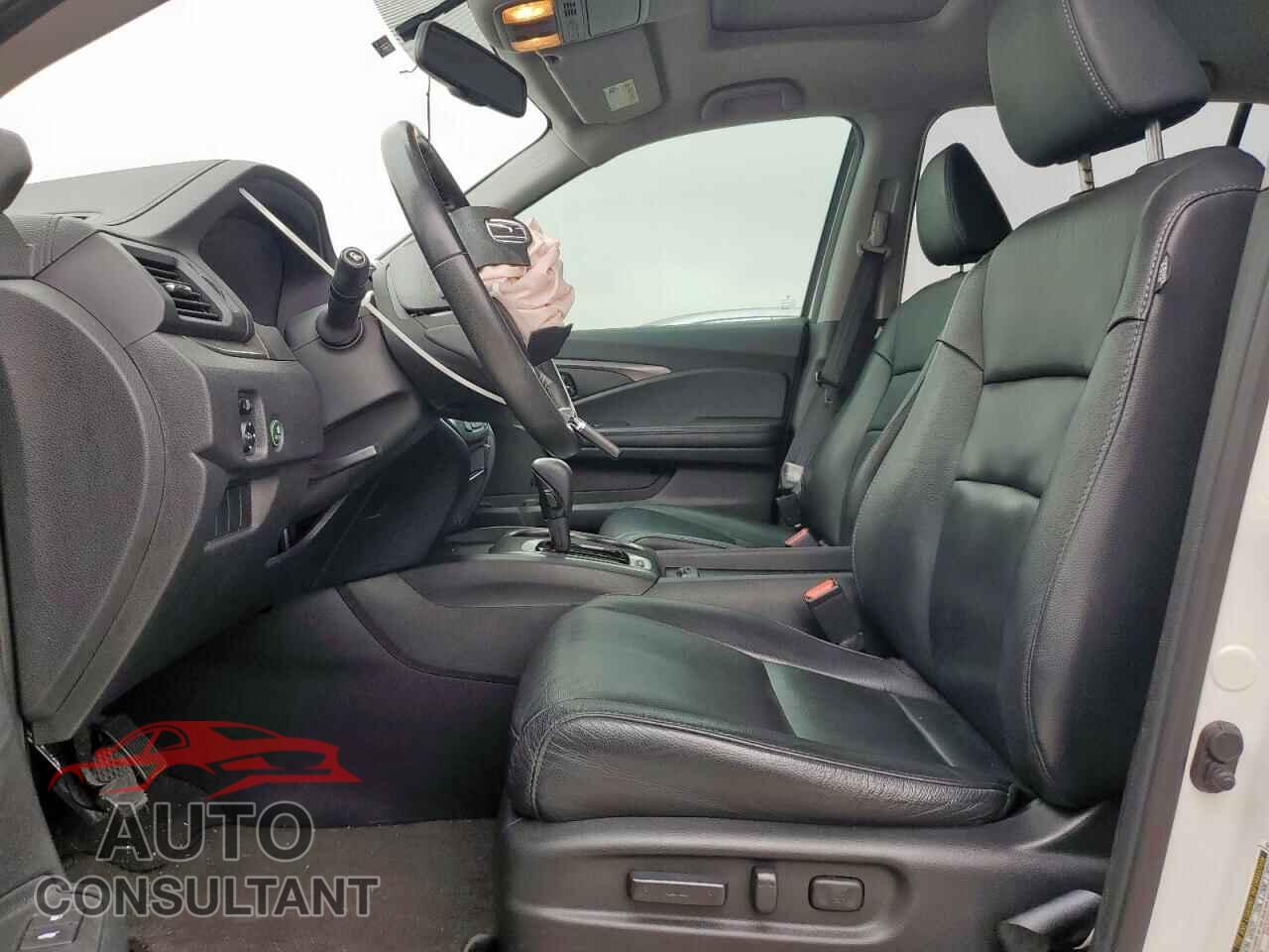 HONDA PILOT 2017 - 5FNYF5H5XHB003984