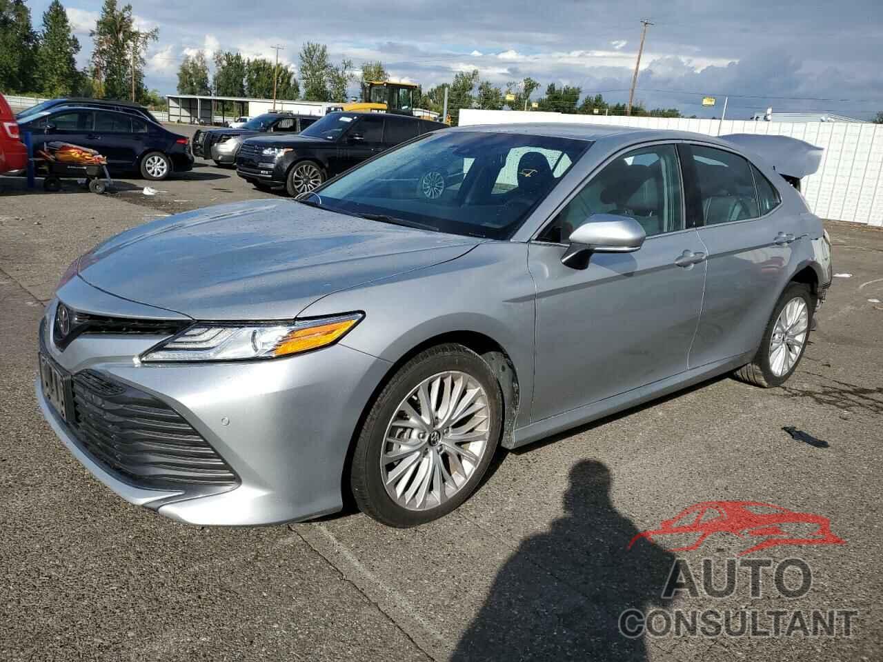 TOYOTA CAMRY 2018 - 4T1B11HK8JU521118