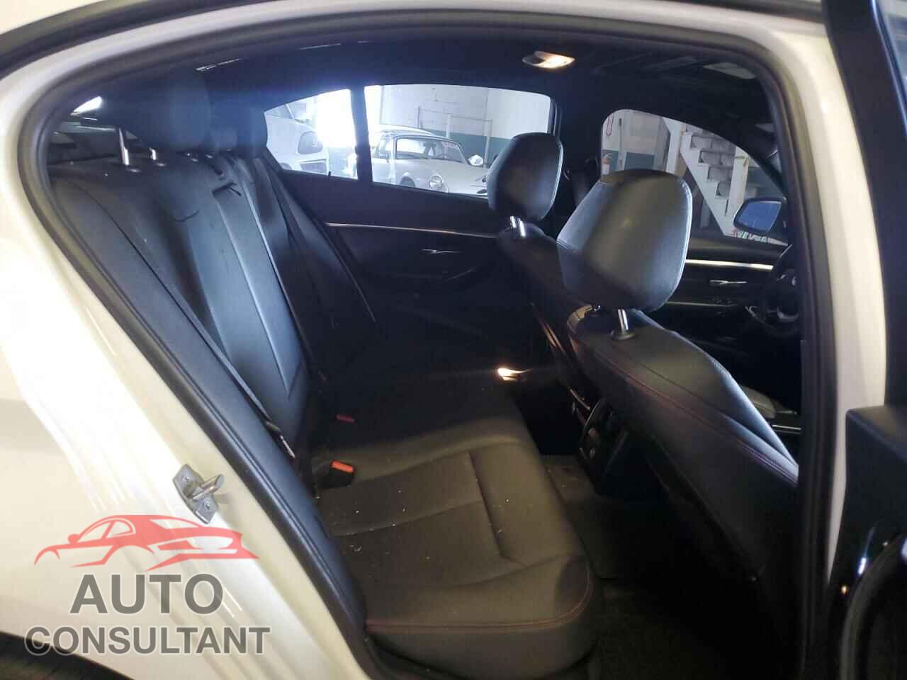BMW 3 SERIES 2016 - WBA8E3G51GNU05933