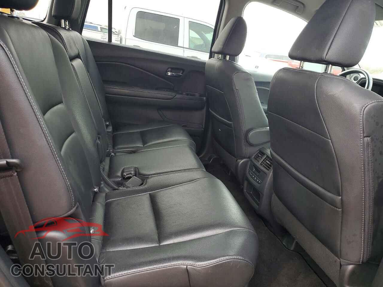HONDA PILOT 2017 - 5FNYF6H51HB046776