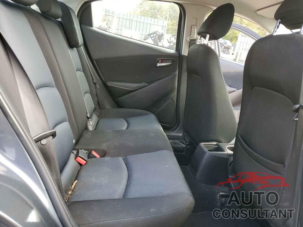 TOYOTA YARIS 2017 - 3MYDLBYV1HY195307