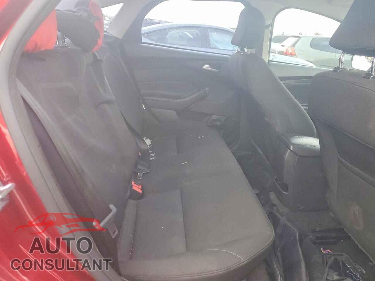 FORD FOCUS 2015 - 1FADP3F2XFL251046
