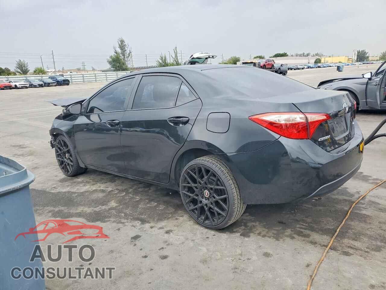 TOYOTA COROLLA 2018 - 2T1BURHEXJC112359