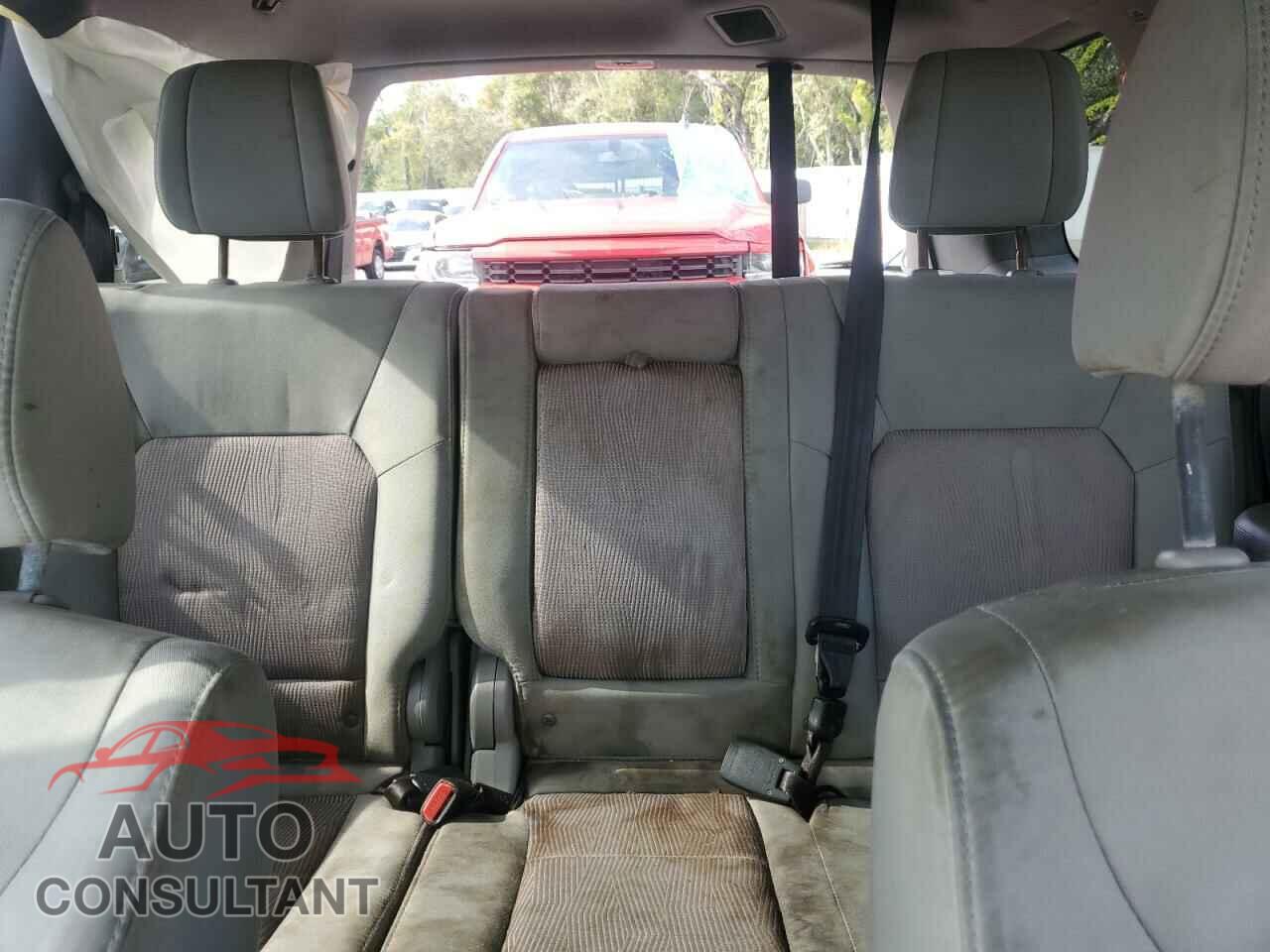 HONDA PILOT 2015 - 5FNYF3H30FB035245