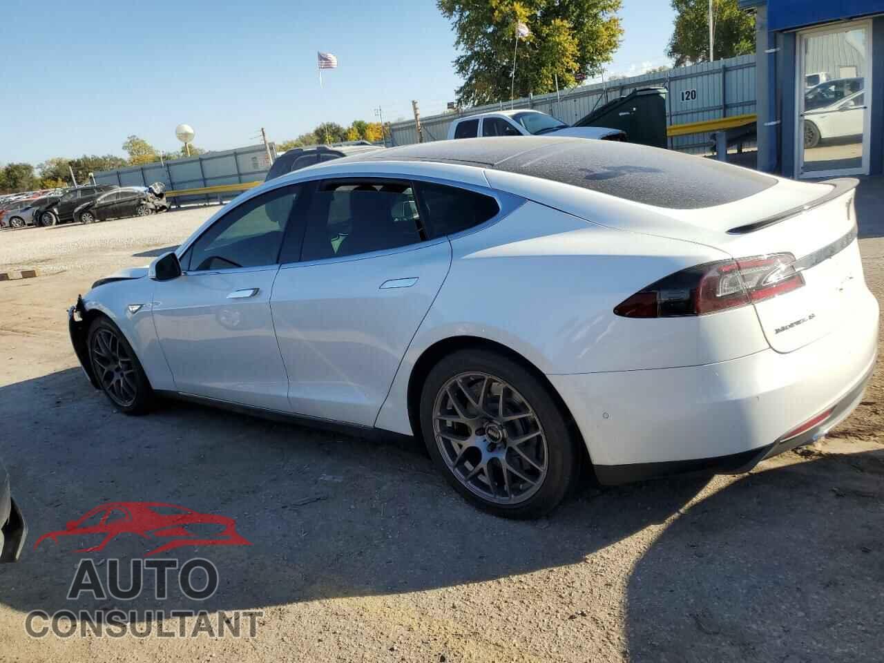 TESLA MODEL S 2015 - 5YJSA1S29FF090575