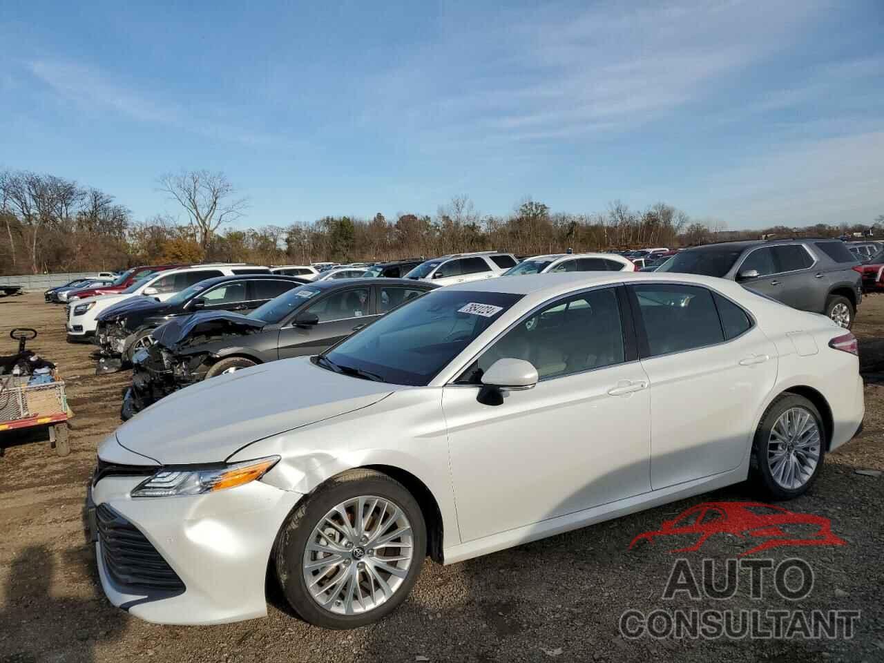 TOYOTA CAMRY 2018 - 4T1B11HK3JU097895