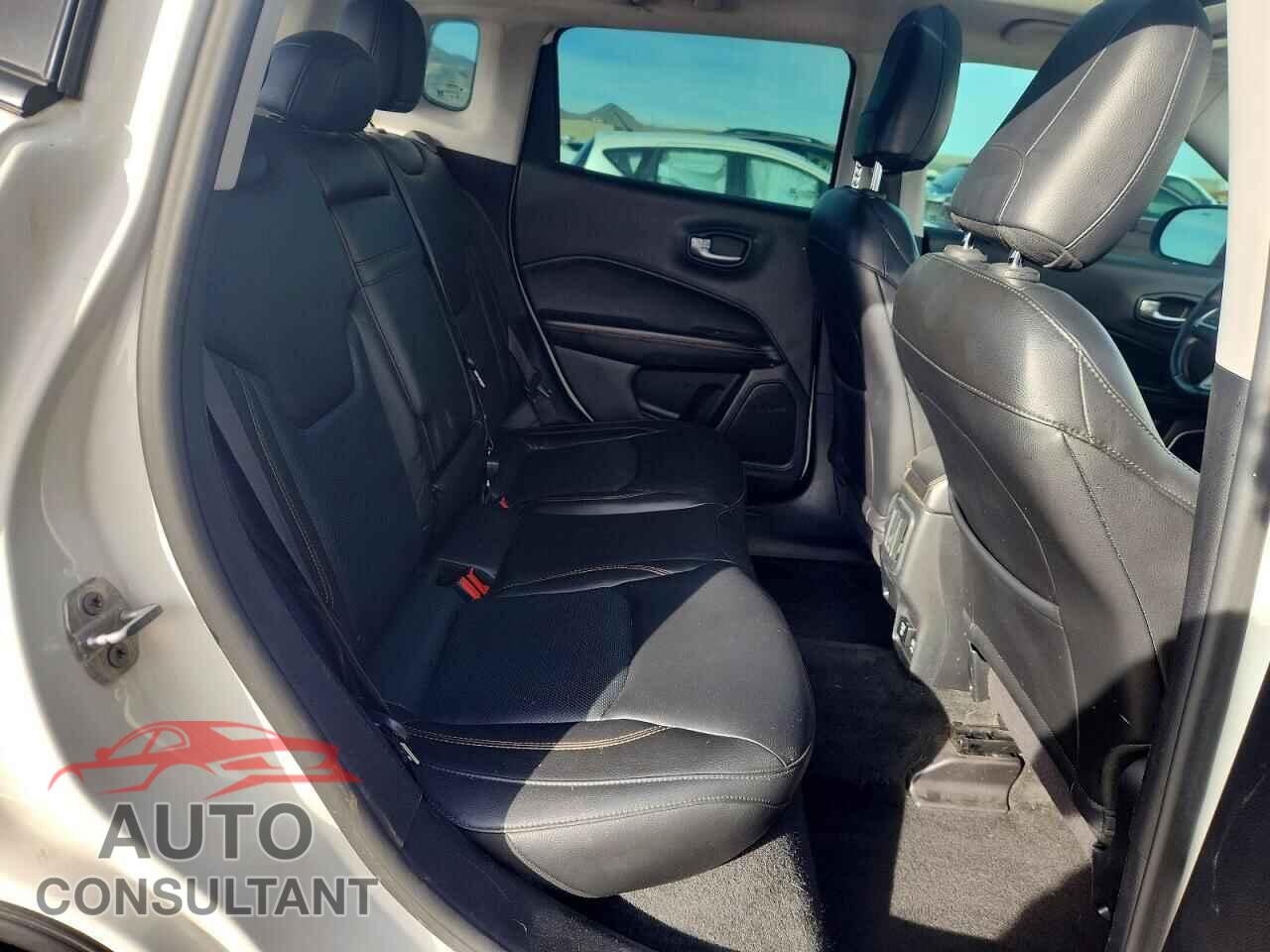 JEEP COMPASS 2018 - 3C4NJDCB4JT143710