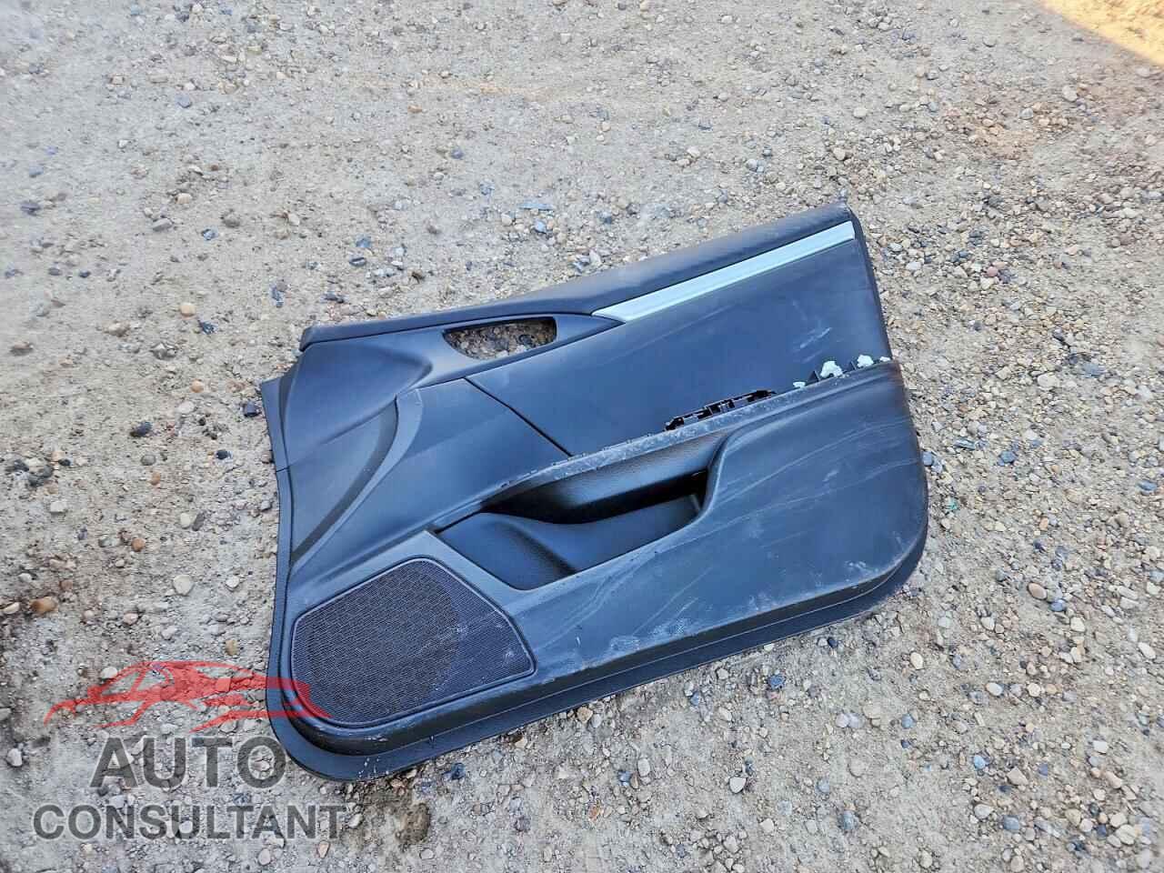 HONDA CIVIC 2018 - 2HGFC2F63JH038295