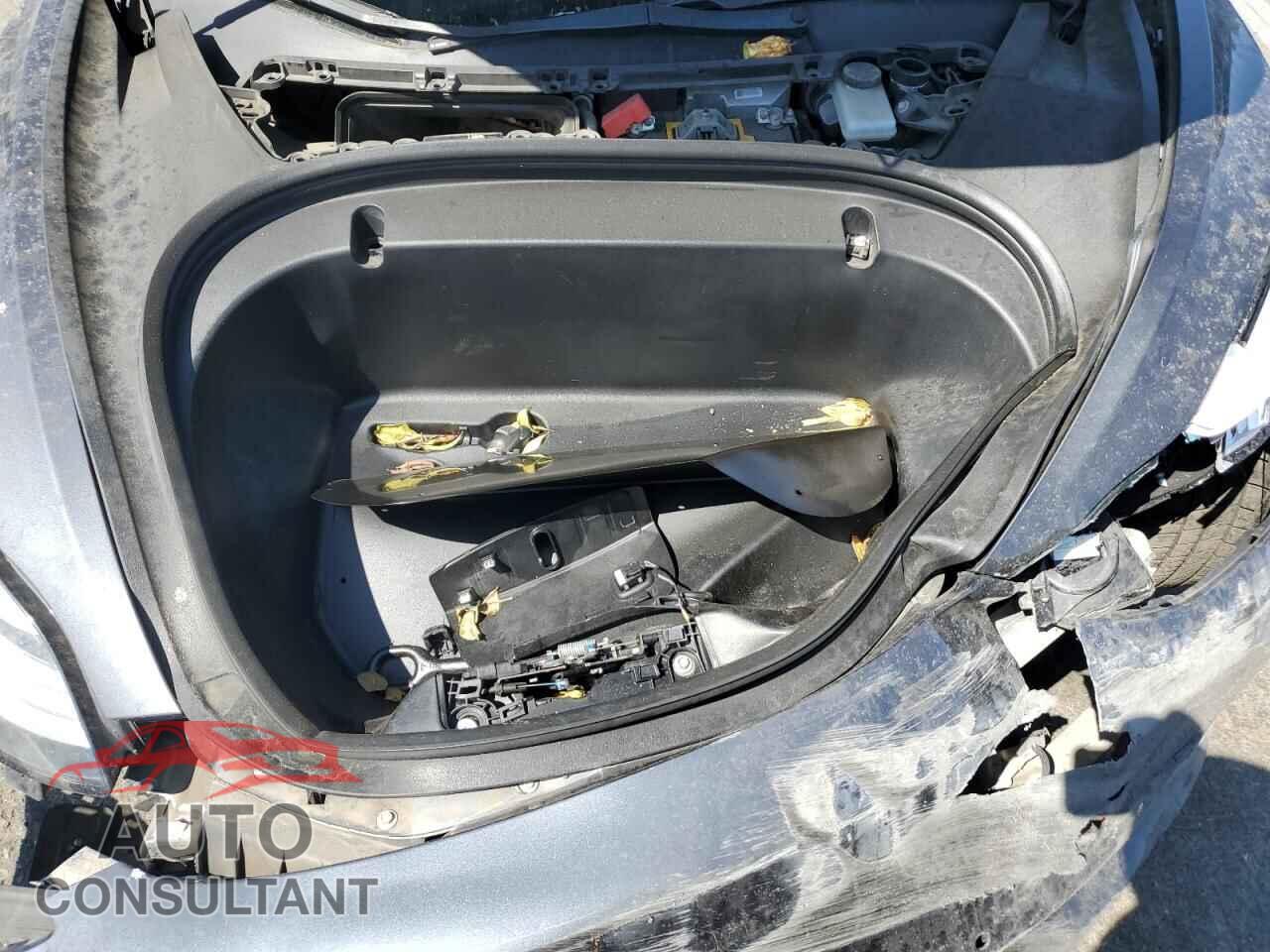 TESLA MODEL 3 2018 - 5YJ3E1EA9JF045205