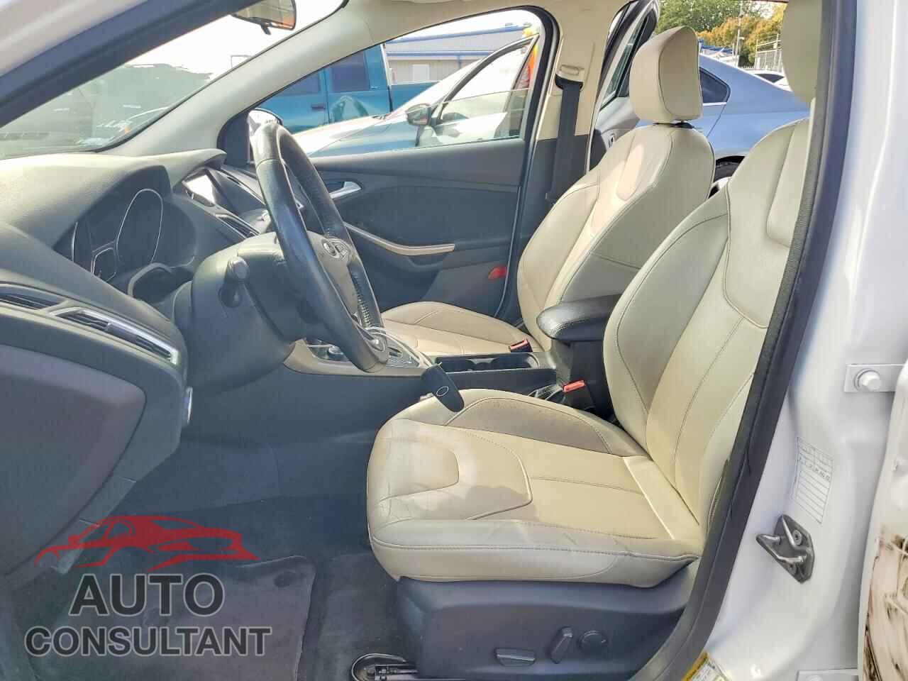 FORD FOCUS 2017 - 1FADP3J21HL288173
