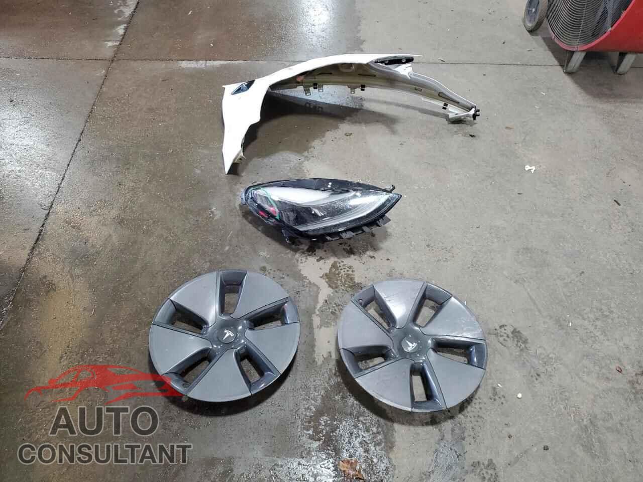 TESLA MODEL 3 2021 - 5YJ3E1EA5MF075709